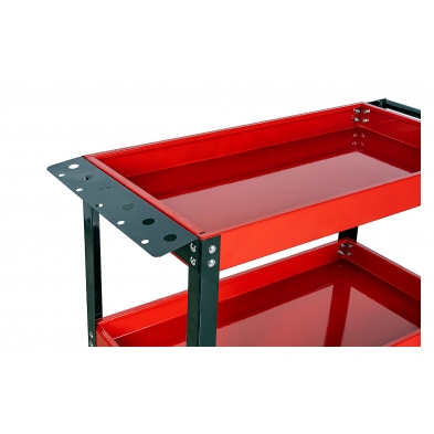 Detalle del asa lateral negra del carro de taller con 3 bandejas.