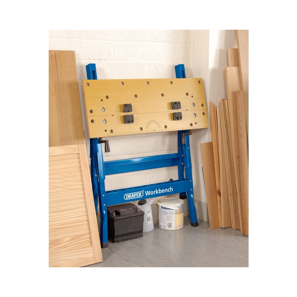 Banco de trabajo Draper plegado contra la pared para almacenaje en taller