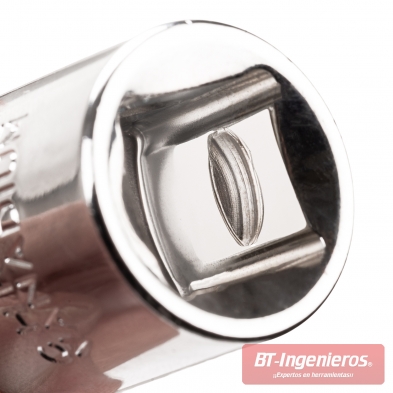 Vista interior de adaptador de carraca CR-V con retención por bola y acabado brillante