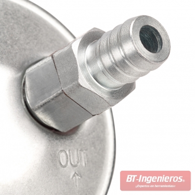 Cuerpo de acero con émbolo de goma y mangueras para trasvase de fluidos