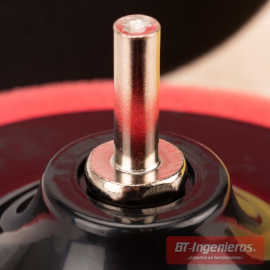 Esponja de pulido con adaptador metálico montado en el plato roscado