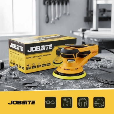 Lijadora Jobsite lijando mesa de madera en taller con aspiración de polvo integrada.