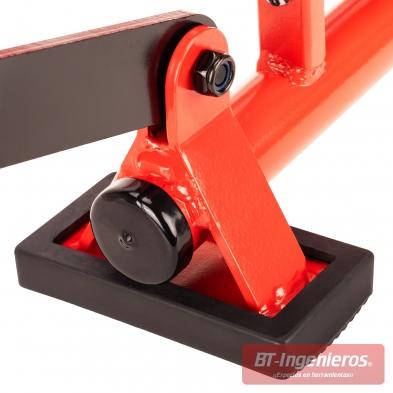 Estructura inferior reforzada con pivote de apoyo y base antideslizante.