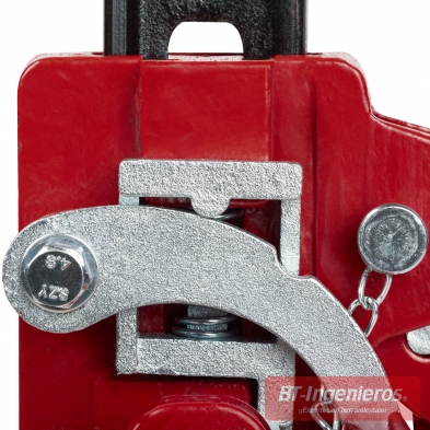Detalle del seguro de inversión modo elevación y bajada del gato de trinquete.