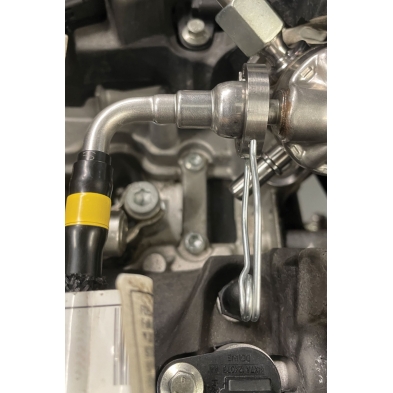 Detalle útil desconectar racor gasolina Ford 8 mm construcción metálica.