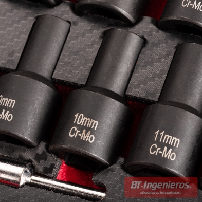 Detalle de vasos extractores de 10 y 11 mm Cr-Mo colocados en su alojamiento dentro del maletín
