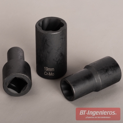 Tres vasos extractores negros Cr-Mo con perfil interior para agarrar tornillos y tuercas dañadas