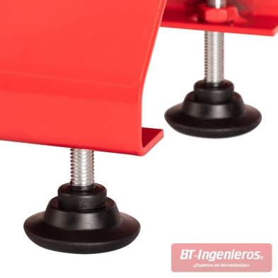 Detalle de las patas regulables de la base para nivelar la equilibradora manual de ruedas de motocicleta