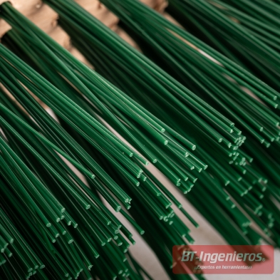 Macro de cerdas sintéticas verdes de un cepillo de barrer 50 cm
