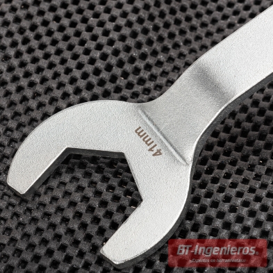Detalle de cabeza de perfil fino de llave Opel GM para bomba de agua