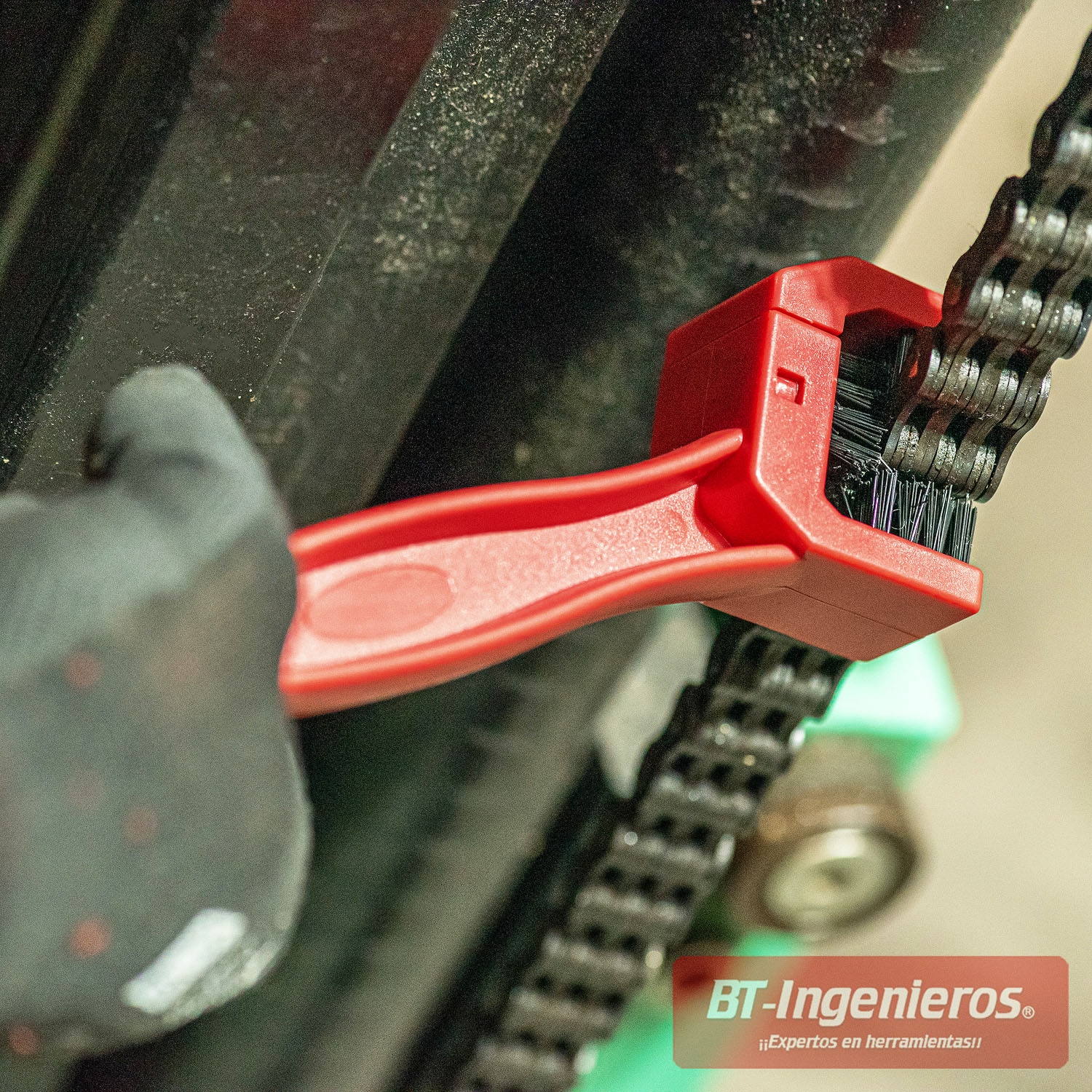 Cepillo limpiador para cadena moto, con envío gratis.