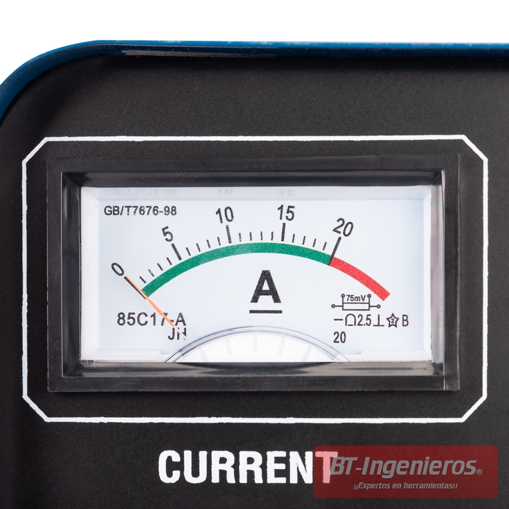 Amperímetro indicador de la corriente de carga.