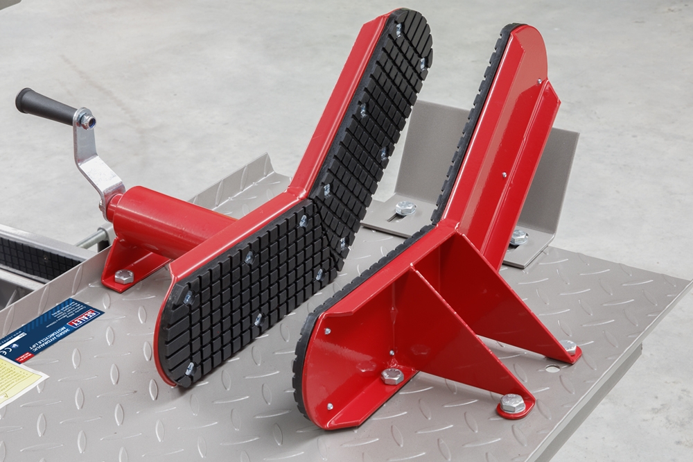 Soporte elevador para moto con bases ajustables - BT Ingenieros