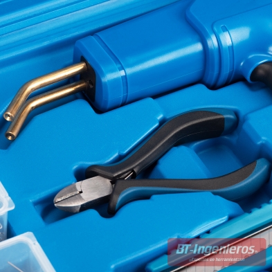 Kit grapadora de plásticos con grapas, alicate de corte y cutter.