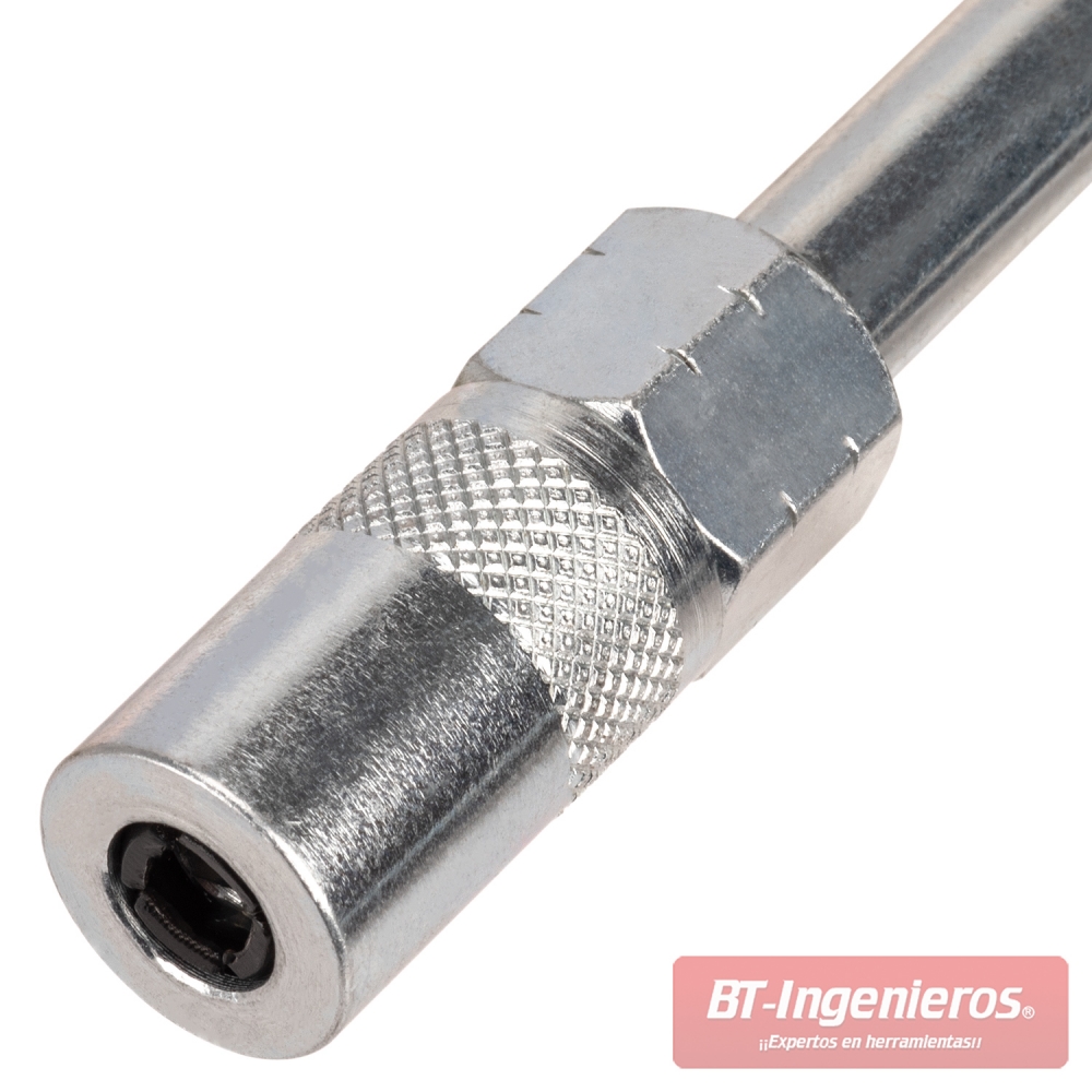 Detalle de la boquilla metálica de alta precisión con rosca estándar M10 de la pistola engrasadora manual profesional.