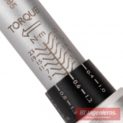 Escala grabada en el cuerpo de la llave dinamométrica JCB 1/4”, ajuste fino de par de apriete de 1 a 25 Nm.
