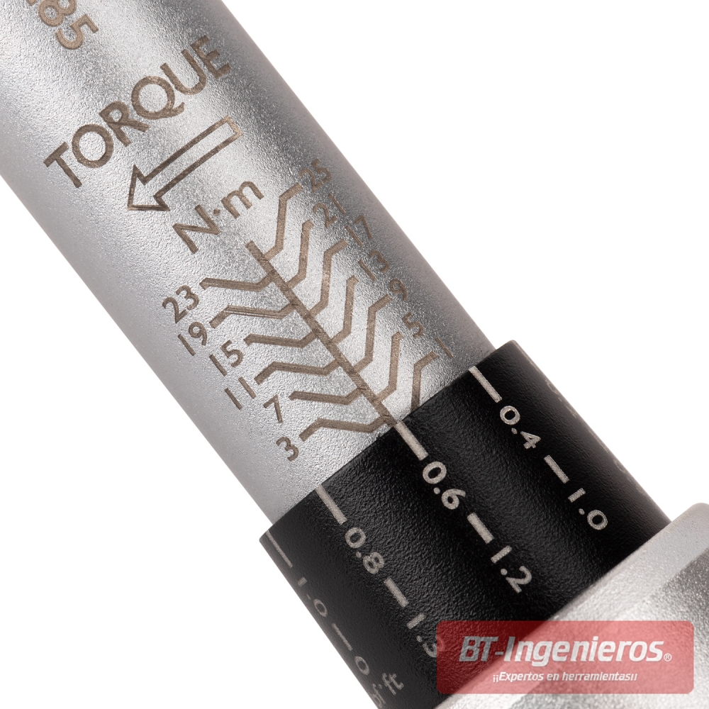Escala grabada en el cuerpo de la llave dinamométrica JCB 1/4”, ajuste fino de par de apriete de 1 a 25 Nm.