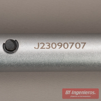Número de serie grabado en el cuerpo de la llave dinamométrica JCB 1/4”, garantiza trazabilidad y certificación individual.