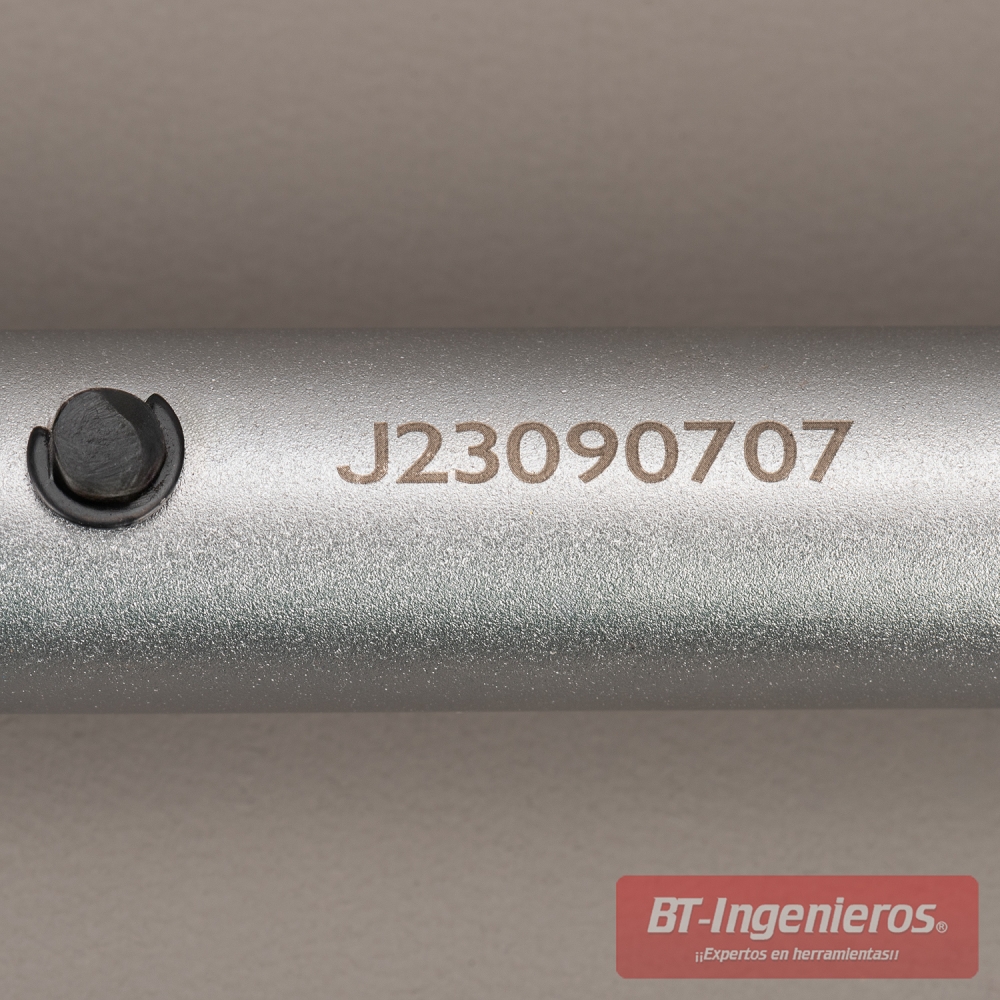 Número de serie grabado en el cuerpo de la llave dinamométrica JCB 1/4”, garantiza trazabilidad y certificación individual.