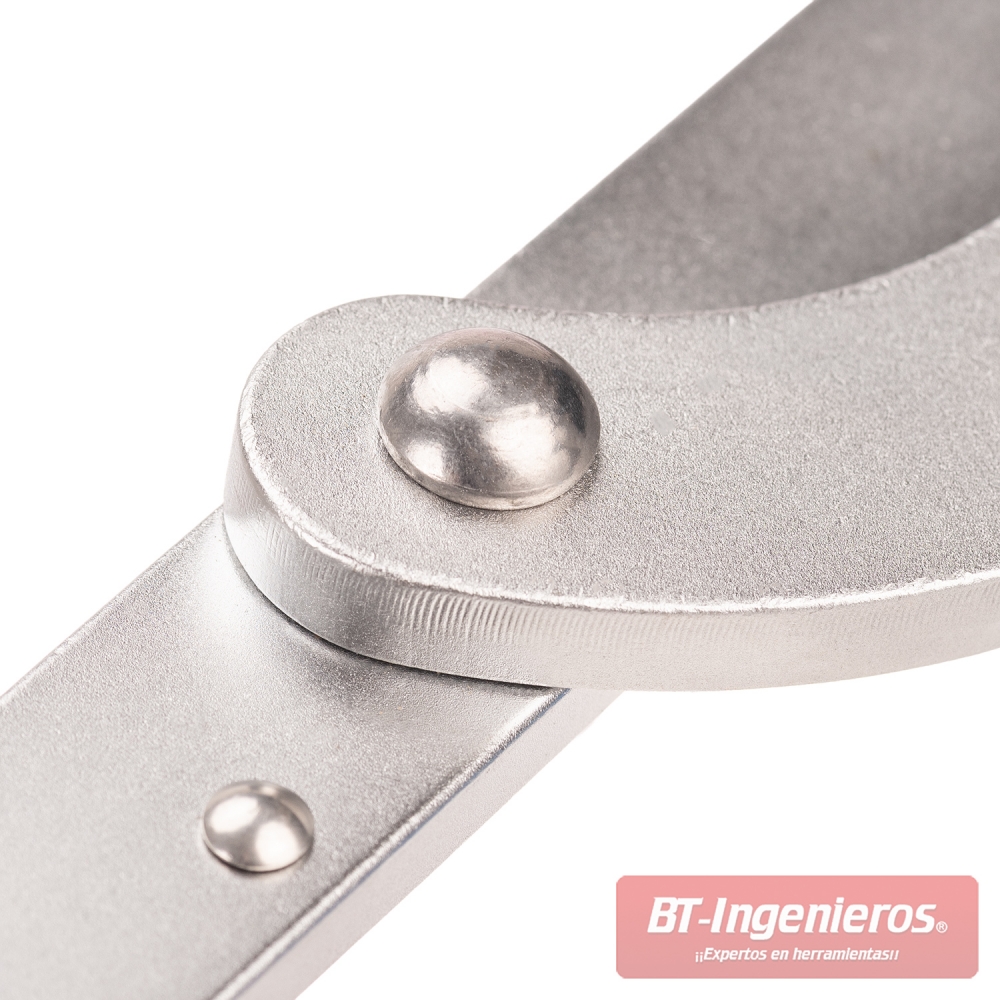 Detalle del sistema articulado de la llave sujeta poleas universal