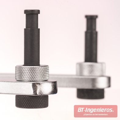 Pasadores montados en la llave de bloqueo de poleas vistos de cerca