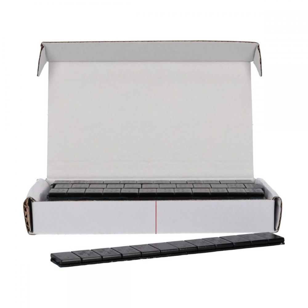 Vista interior de la caja con tiras adhesivas negras 60 g para equilibrado de ruedas.