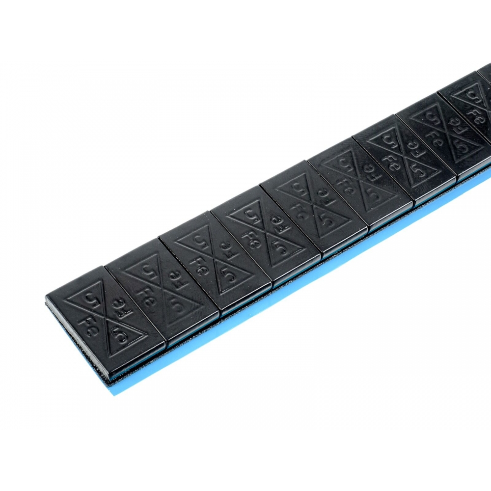 Detalle de segmentos SLIM 5 g de acero pintado negro para equilibrado de llantas.