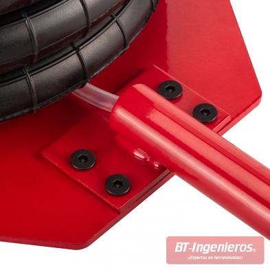 Vista inferior del gato neumático con triple airbag y base metálica estable.