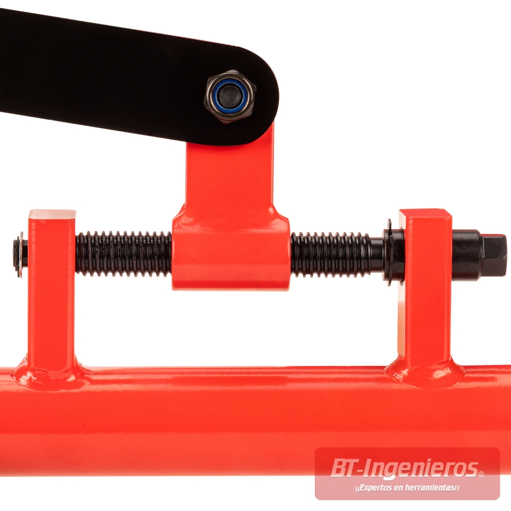 Herramienta de palanca para brazo inferior de suspensión con cadena ajustable.