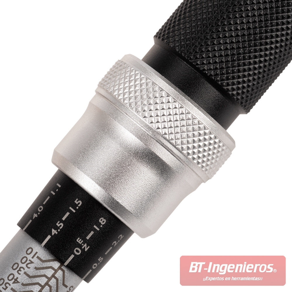 Detalle del ajuste de par de apriete con collar moleteado en llave dinamométrica JCB.