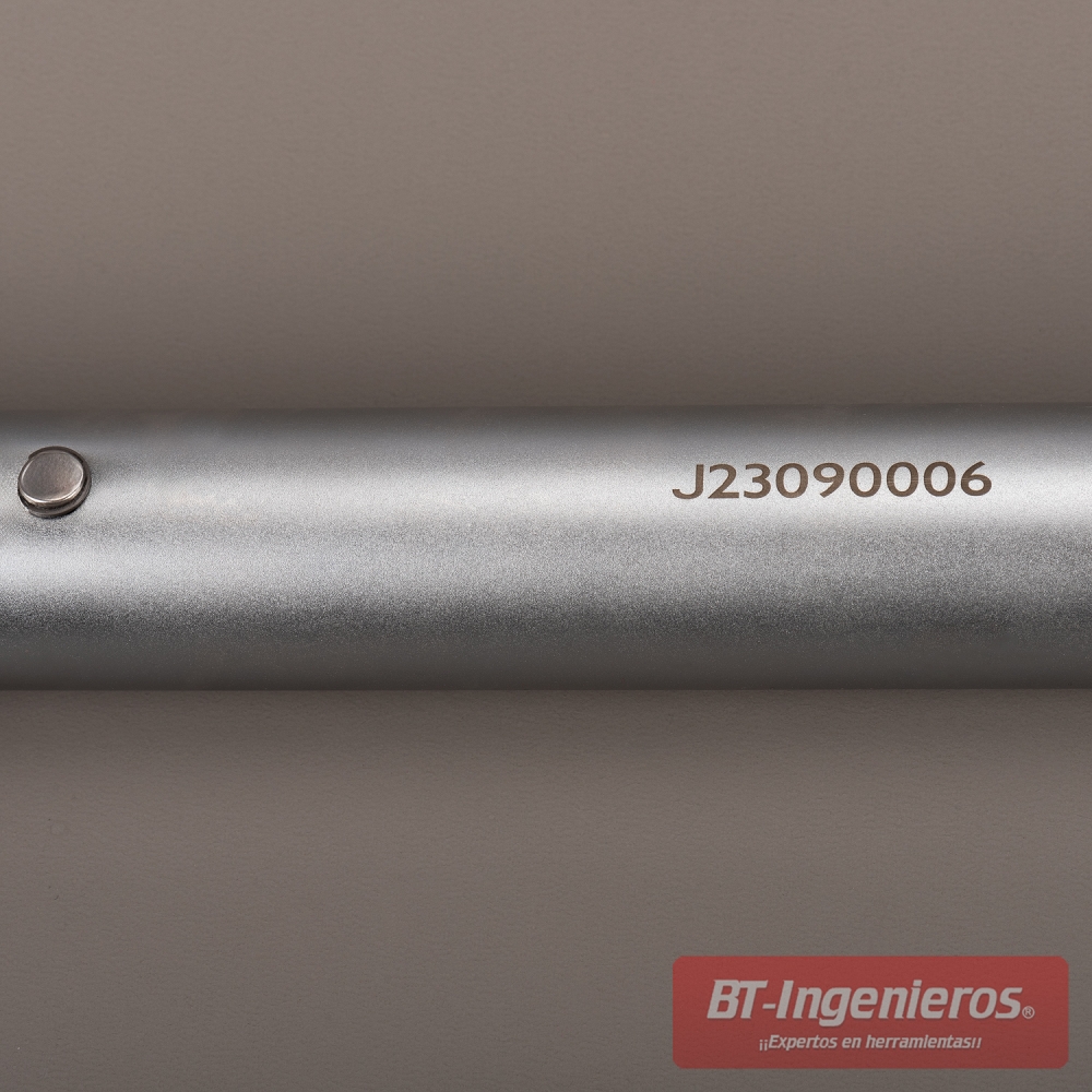 Número de serie grabado para trazabilidad del certificado de calibración JCB.