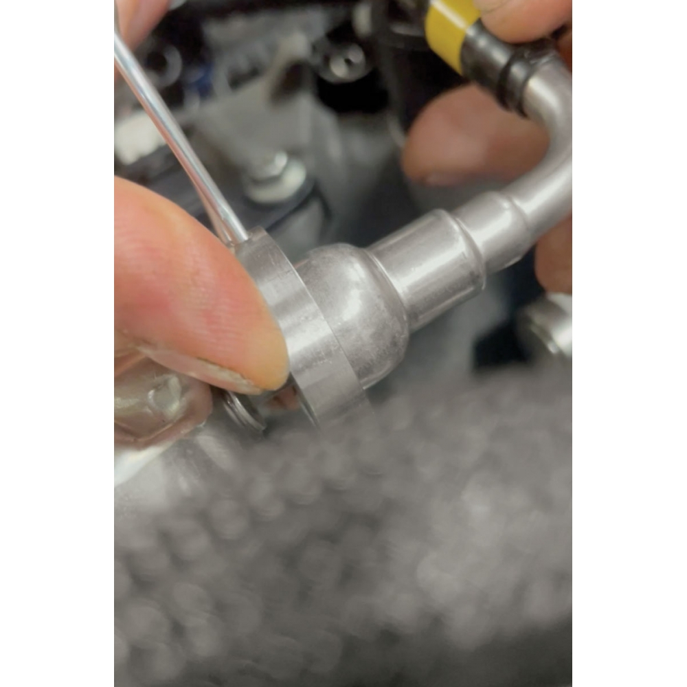 Herramienta desconectar conducto gasoil Ford 8 mm diseño integrado.