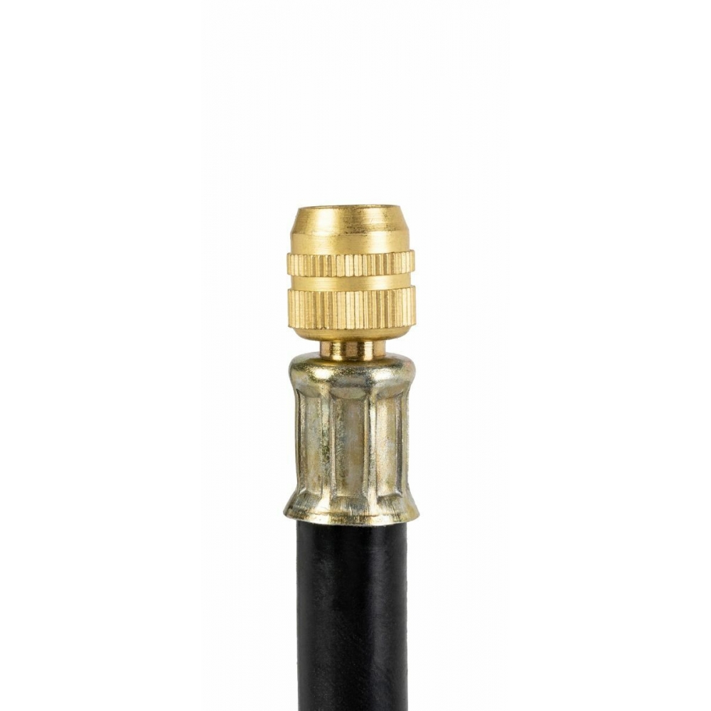 Detalle conector de latón de extensión flexible de válvulas de neumáticos.