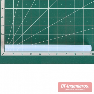 Barra de silicona transparente de 100 mm colocada sobre base de corte para mostrar su longitud