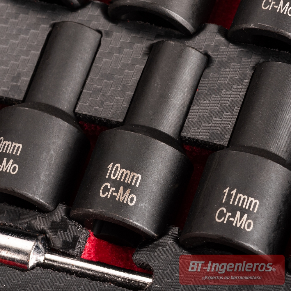 Detalle de vasos extractores de 10 y 11 mm Cr-Mo colocados en su alojamiento dentro del maletín
