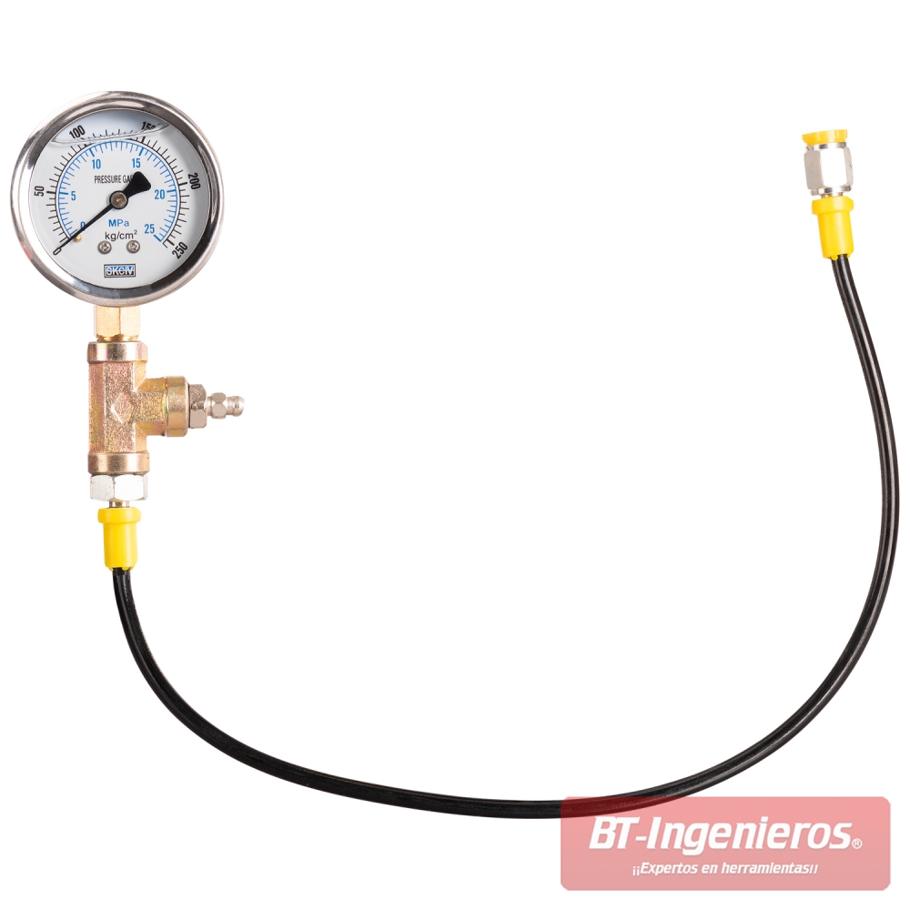 Manómetro para frenos hidráulicos con manguera flexible y conexión metálica sobre fondo blanco