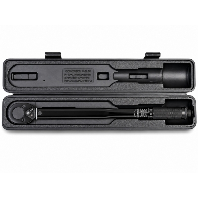 Llave dinamométrica de 1/2” colocada en el interior de su estuche protector negro.