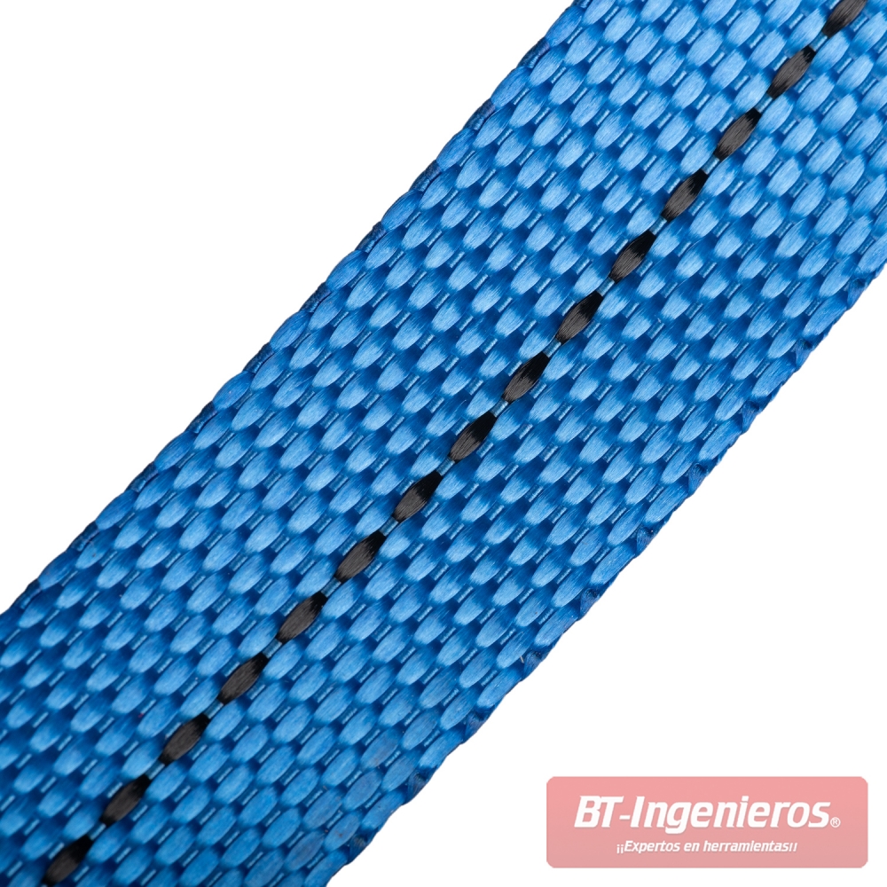 Detalle del tejido de la cinta azul de poliéster y de la línea negra integrada longitudinalmente en la cincha.