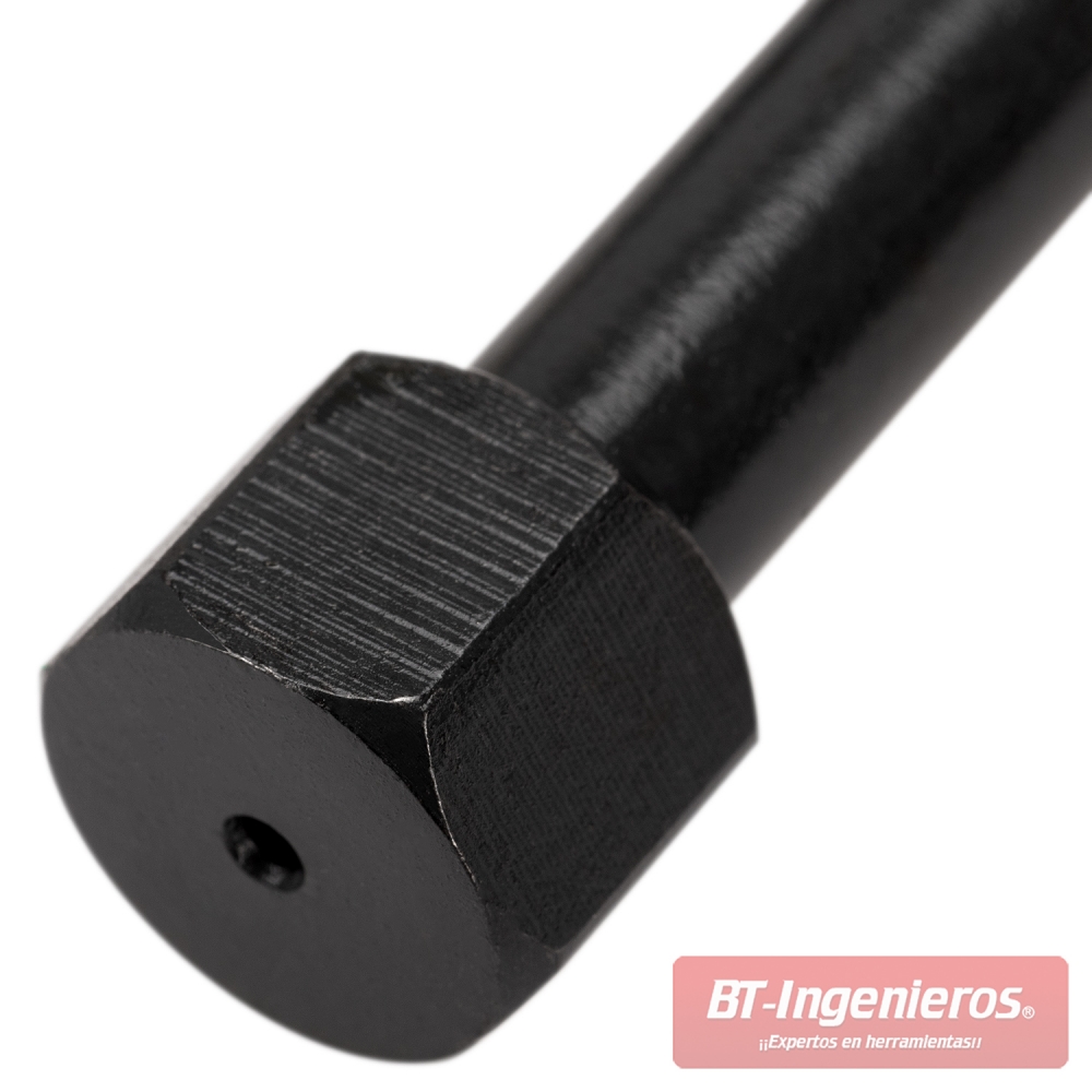 Detalle del extremo hexagonal de 1,6 cm para accionar el macho incluido en el kit de reparación de roscas de bujía.