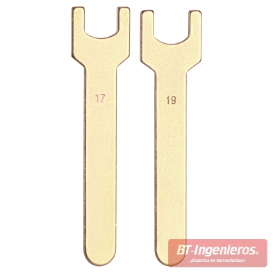 Llaves de 17 y 19 mm mostradas con soplete de propano