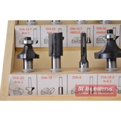 Set de 12 fresas en caja de madera.